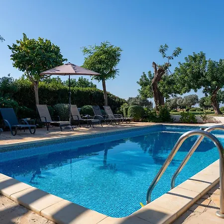 3 Bedroom Cardia With Private Pool, Aphrodite Hills 빌라