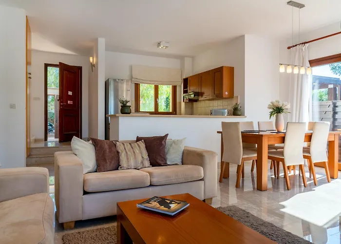 3 Bedroom Cardia With Private Pool, Aphrodite Hills Kouklia