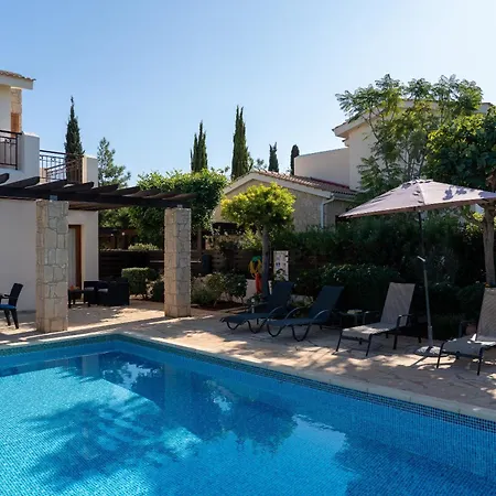 3 Bedroom Cardia With Private Pool, Aphrodite Hills * Kúklia