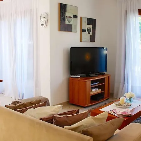 3 Bedroom Cardia With Private Pool, Aphrodite Hills Kouklia