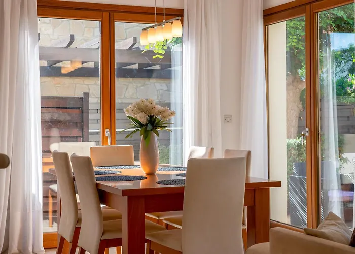 3 Bedroom Cardia With Private Pool, Aphrodite Hills Villa Kouklia